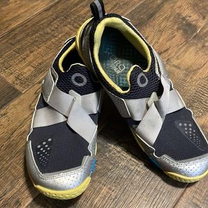 Skora running shoes, barely worn. Size 9-1/2